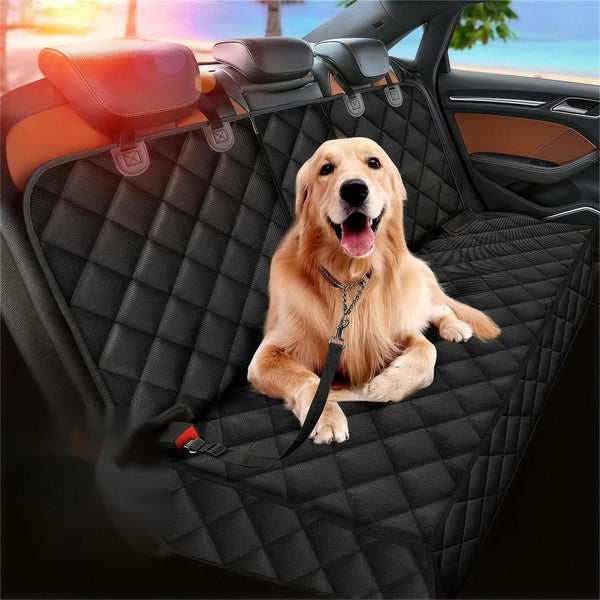 Housse de protection de banquette arrière installée, chien golden retriever couché dessus