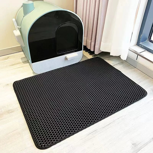 Tapis attrape-litière Noir devant le bac à litière